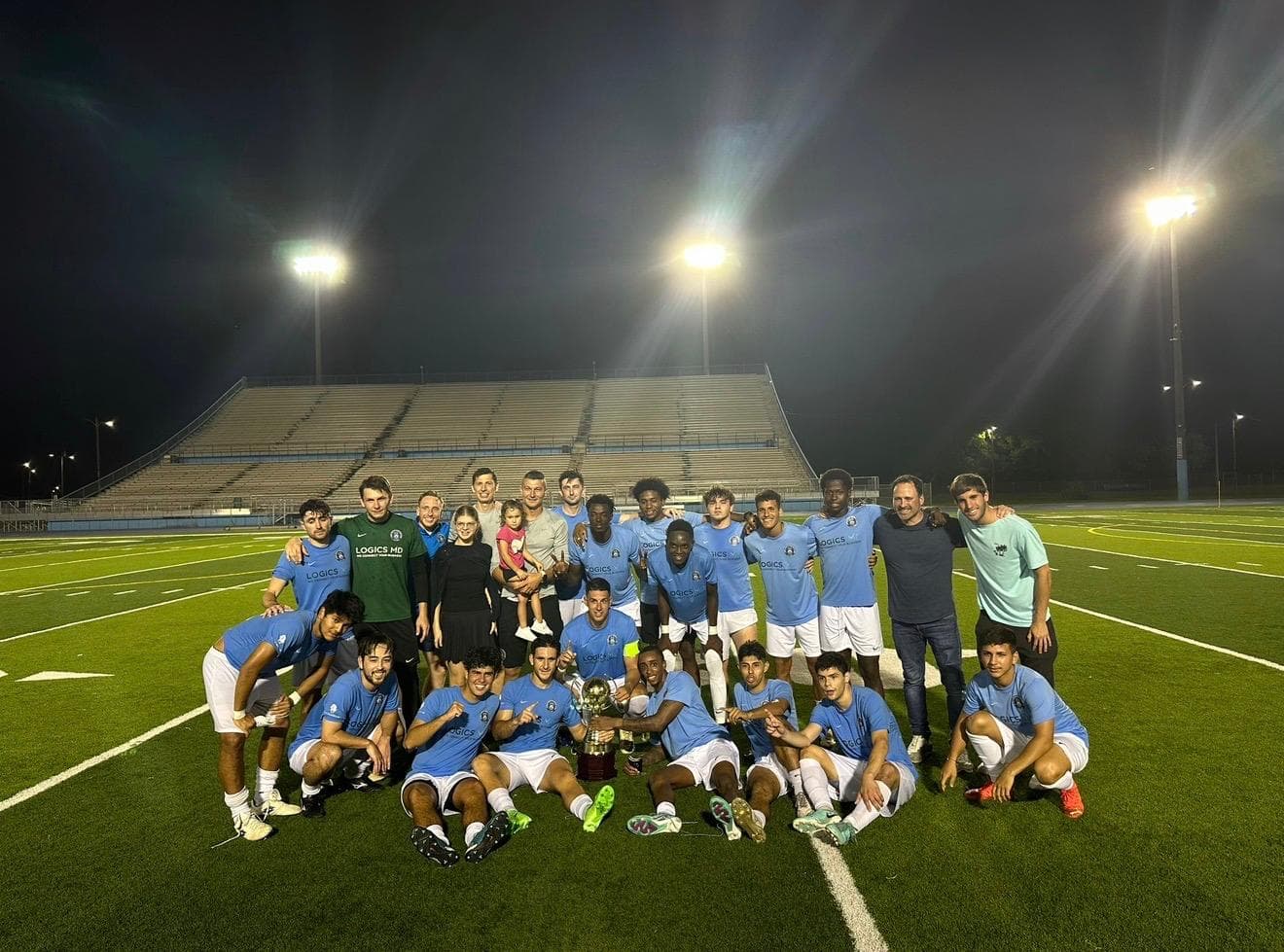 Dade County FC comemorando o título da USSL em 2024 sob os refletores